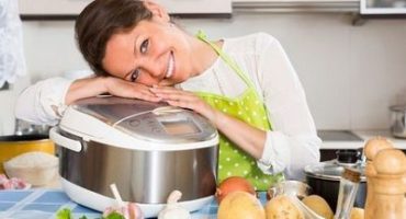 طرق لتنظيف الغطاء وصحن multicooker